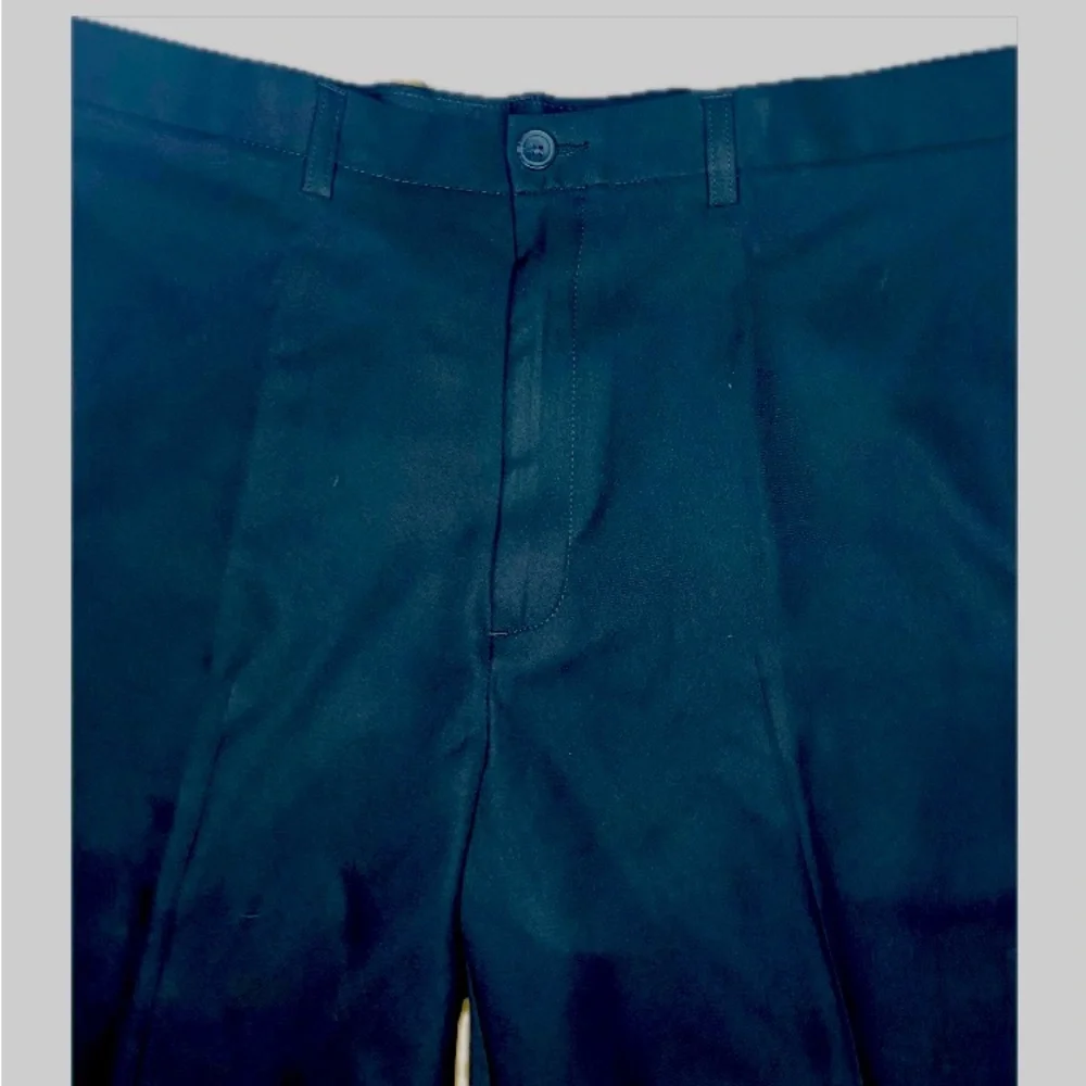 NWT Haggar 10” cool 18 Pro quick dry  shorts in black. Size 40